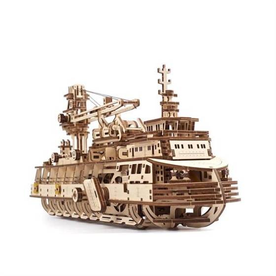 Wooden mechanical 3D constructor 