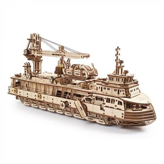 Wooden mechanical 3D constructor 