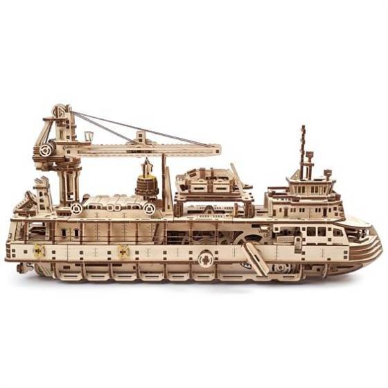 Wooden mechanical 3D constructor 